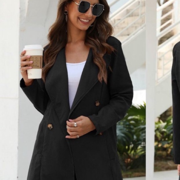 Black wide collar double button trench coat. Size SMALL - Picture 6 of 14